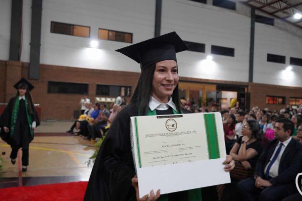 graducion-527-unae-2024FD12AF6D-A706-12C9-C366-D623BC10A19F.jpg