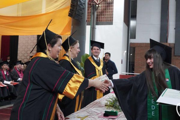 graducion-532-unae-2024CB1C7C91-3D47-4091-C5D6-76C54C62EC07.jpg