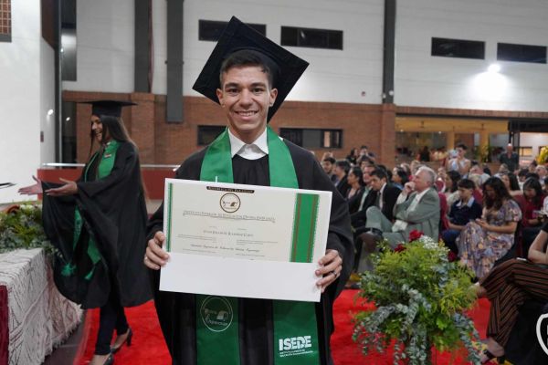 graducion-545-unae-202451F7EB26-4798-E3D3-1A38-B03D462F7523.jpg