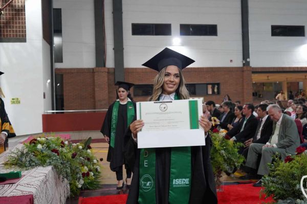 graducion-563-unae-2024AD595DA1-A204-F27E-5544-E990040CA060.jpg