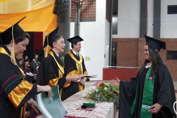 graducion-587-unae-2024EA0BDE96-63CB-AD04-8218-6DC14943C2D0.jpg