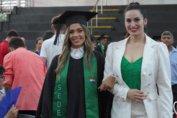 graducion-59-unae-2024B0E06B26-3F98-6E6D-17DE-D9ACB1F51B51.jpg