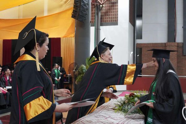 graducion-599-unae-202406A3B1E9-426E-5409-FA14-88E84483EF54.jpg