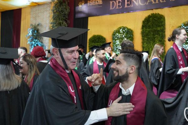 graducion-613-unae-2024D8FD215F-D432-59E3-025A-62C774C28B83.jpg