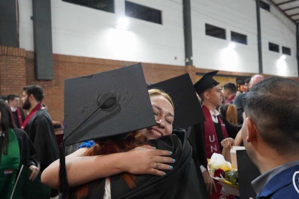 graducion-620-unae-202433D2E543-9D69-2107-C760-ECF10B96FD4D.jpg