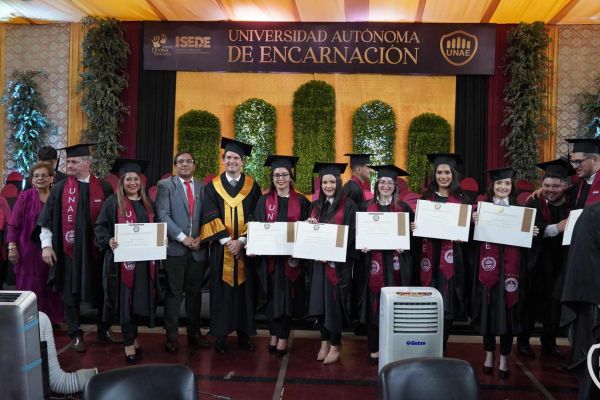 graducion-622-unae-2024D89BEDE5-14EE-4122-BC58-492B96FEE053.jpg