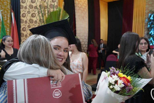 graducion-626-unae-2024D26BD72C-8F92-24EA-78D0-61EBC70A5E75.jpg
