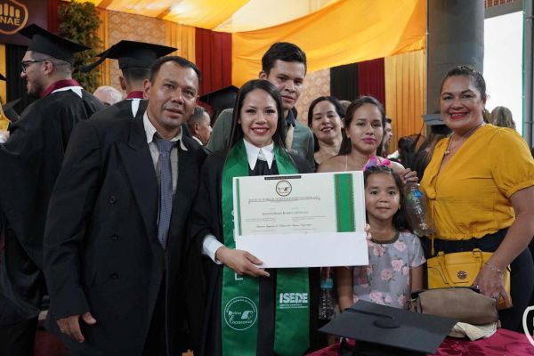 graducion-627-unae-2024A1DEAC0E-D14D-BA4B-7DDD-96A361501806.jpg