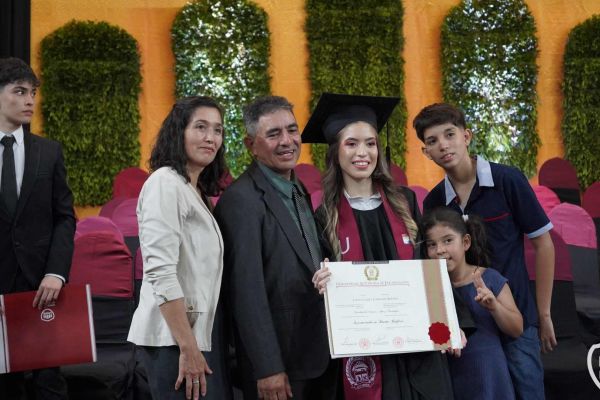 graducion-629-unae-2024CC7289A9-A981-96DB-0765-55BAE9BB7DC4.jpg