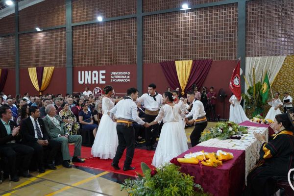 graducion-67-unae-20248883E62F-C818-0C76-9DC7-F7BB7E9AF0D5.jpg