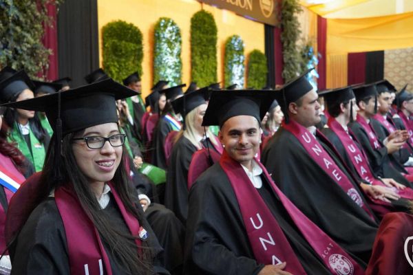 graducion-75-unae-20243B9A201B-FA72-FF43-544D-764527641FC7.jpg