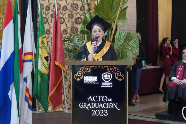 graducion-77-unae-2024BE7E1E98-5D32-AEB6-AAE8-8677CE6388F8.jpg