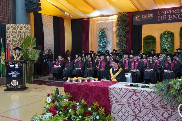graducion-78-unae-20241E6CAC18-BA0A-E767-C03B-41BD75AC7C23.jpg