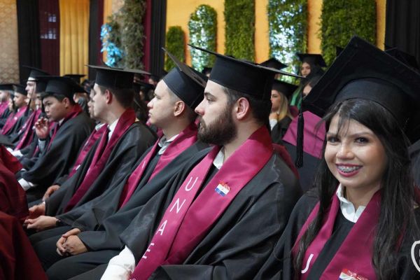 graducion-84-unae-2024404ACE38-BD23-CDA0-CB5E-9FE7F5F25ED9.jpg