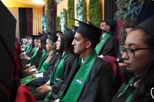 graducion-86-unae-2024D0D2D3FD-0B06-B742-C43E-E45C74BCD7D3.jpg