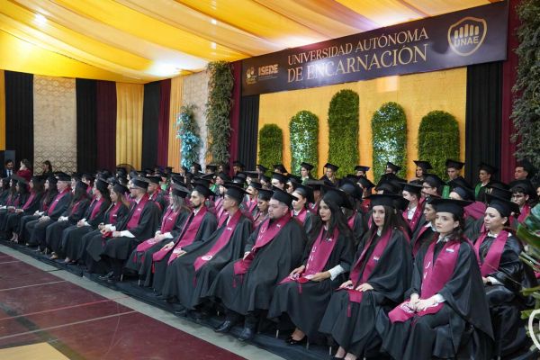 graducion-88-unae-2024B11D243C-FD12-1E7F-0A66-E2534183653A.jpg