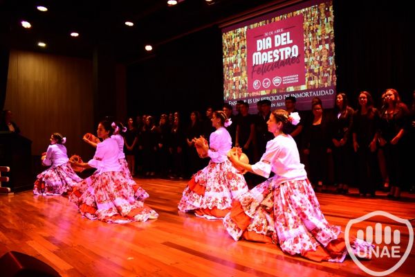 19-04-30-celebracion-dia-del-maestro-322EA2DCF7-E7C1-2E1F-6D4E-C9CA198EFFE1.jpg