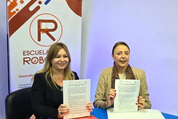 firma-de-convenio-escuela-de-robotica-misiones-41B5DCD26-8FF6-CBCD-083A-47C5EA83DE28.jpg