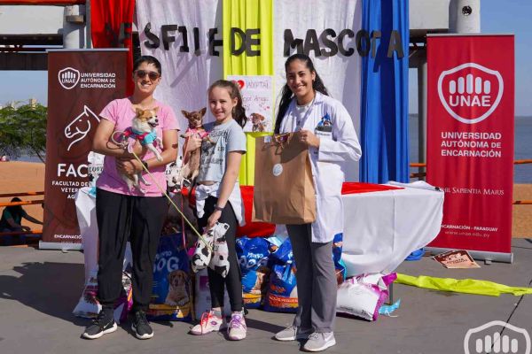 desfile-de-perros-22913DCD267-E26E-B754-2D05-C7BF38F20FF9.jpg