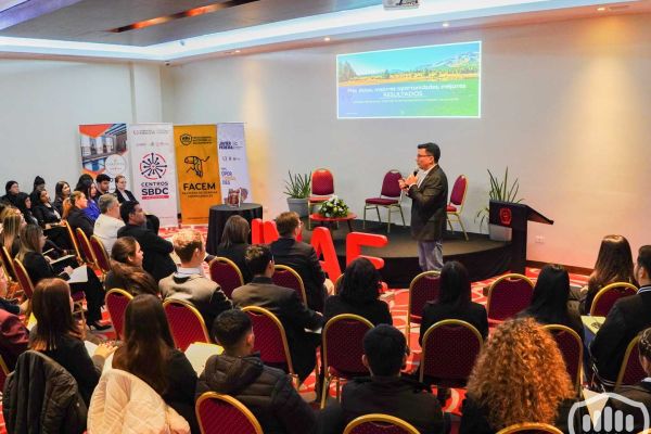 viii-seminario-de-hotelería-y-turismo-94C884FD8-900E-01E6-6489-AB9099694A72.jpg
