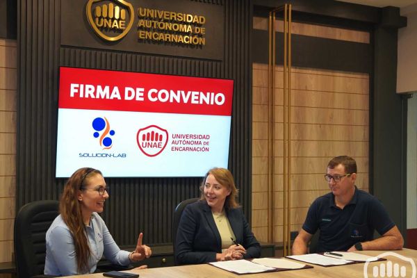 firma-de-convenio-solucion-lab-y-unae-1CAE38673-BD18-A0A0-076D-6A8621FD855E.jpg