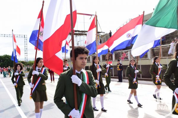 desfile-patrio-complejo-educativo-unae-10947B0412-B45C-C3D9-A99E-630F99485130.jpg