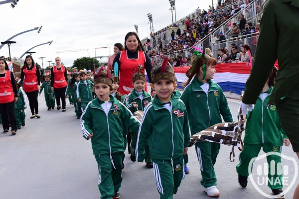 desfile-patrio-complejo-educativo-unae-20D6A52F40-1C2F-331C-00AA-1FF0602C36AD.jpg