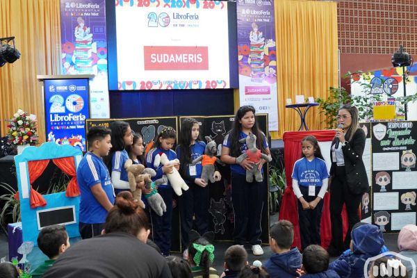 libroferia-encarnación-2024-03-5429CD5A7-9559-376B-AF72-205028533A6C.jpg