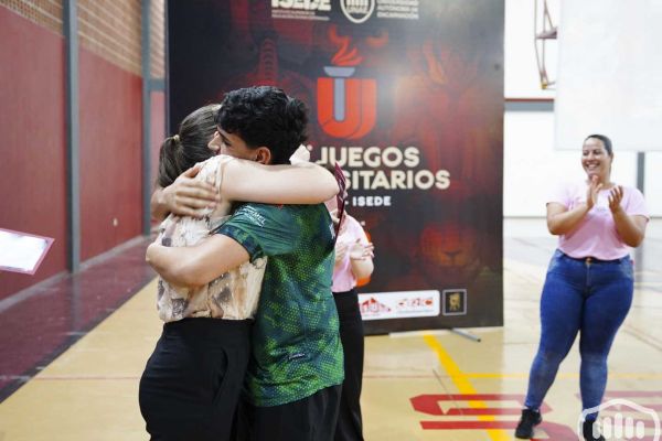 juegos-universitarios-unae-isede-premiacion-66FBA6A012-E147-0CED-5F4C-F059662E6676.jpg