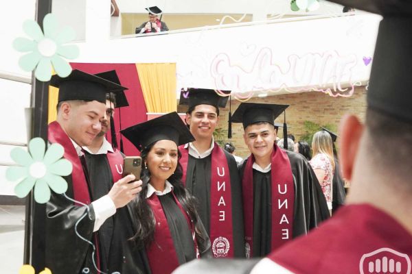 graduacion-unae-32BF0F47E-C28C-1FC2-32B6-F0F6309D2E52.jpg