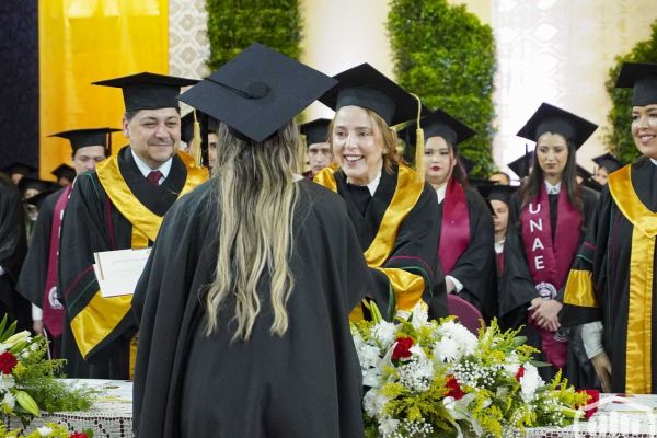 graduacion-unae-32D66C5E5E-7A90-1076-5EB8-8D5A2B49A952.jpg