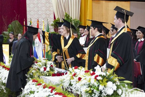 graduacion-unae-33C014EC2E-EAE1-2A81-5F44-09487BBEE612.jpg