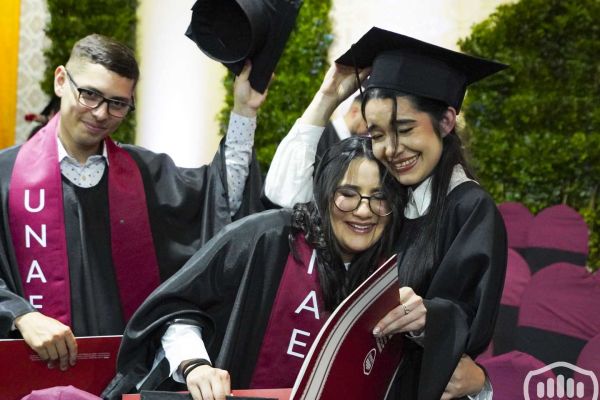 graduacion-unae-35A33D9668-9D0D-ED3F-7759-83C4440D8D20.jpg