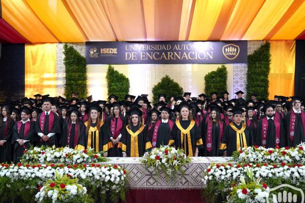 graduacion-13E9609BEA-C55F-FD47-9AD4-49BAA638C67A.jpg