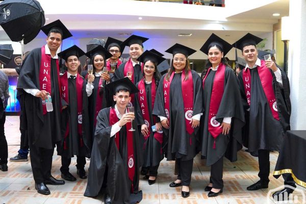 graduacion-facem-facva-facquf-1634B7F736-6378-2D86-8C47-D2FCB8D92727.jpg