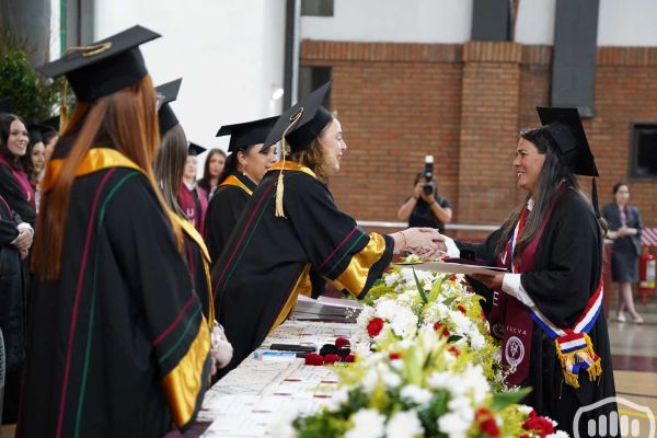 graduacion-facem-facva-facquf-265468F558-2216-2851-4472-730FD856CF4F.jpg