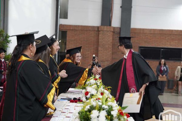 graduacion-facem-facva-facquf-30D2227BDB-3A09-CF83-6951-62B1CB1A8558.jpg