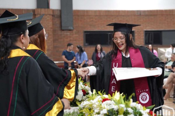 graduacion-facem-facva-facquf-409CDA85DC-E22F-BDB2-FCD6-0F032C99A0CF.jpg