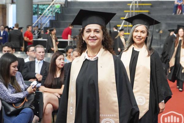 graduacion-posgrado-38E2E13739-BED8-B964-9959-27E9398321A2.jpg