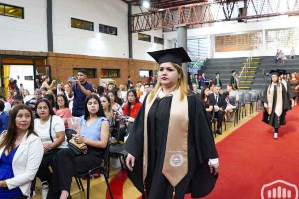 graduacion-posgrado-40668CC31B-7ABD-C71D-424B-4548B09CE5FC.jpg