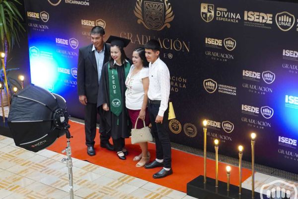 graduacion-posgrado-5436E2462-9ADF-ABED-7E8B-72267C1069BB.jpg