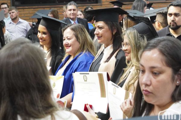 graduacion-posgrado-5834A25C1B-F291-AB96-E147-201D97EE2D0A.jpg