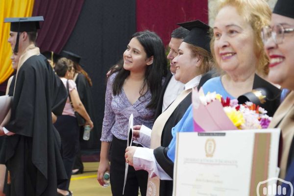 graduacion-posgrado-592D62D9E5-EC39-B828-CBB0-A877353844EA.jpg