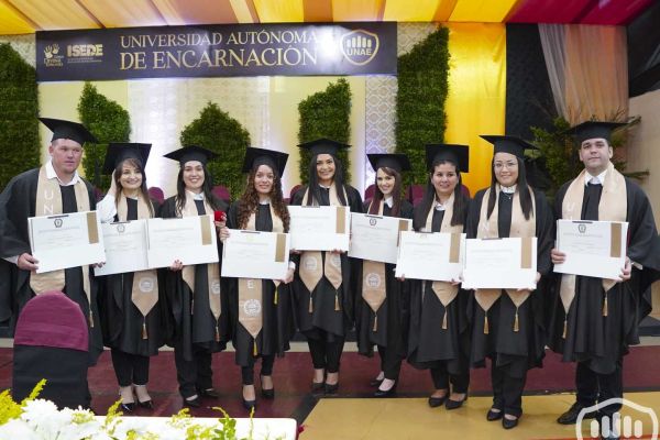 graduacion-posgrado-61EA56CCB9-EA17-472F-7BDC-EB1F1EEF2567.jpg