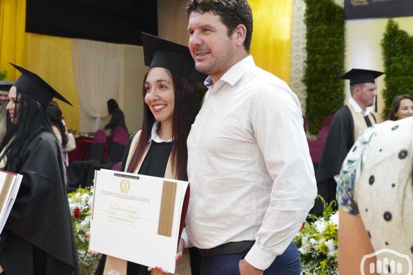 graduacion-posgrado-65FC419915-9E3F-3948-9B30-B40C7BBB5295.jpg