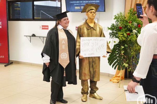 graduacion-posgrado-7D538DA82-7D92-68C6-9FC7-6B41F6990AE8.jpg