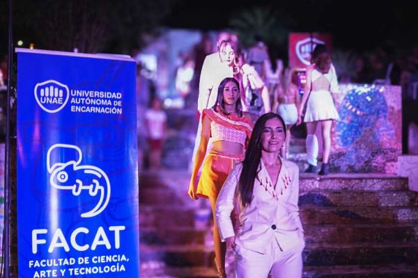 desfile-de-modas-14DF91AC5D-CBDA-2E5F-7FAD-FD82C80C19A8.jpg