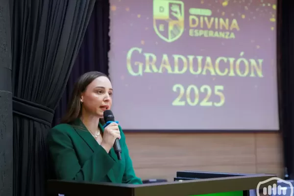 graduacion-colegio-divina-esperanza-1D421B213-C081-C54E-AB67-3D7B27FDA60B.webp