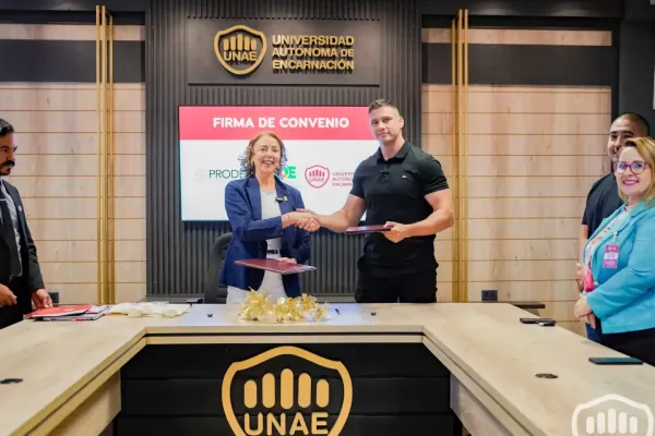 prode-y-unae-firma-de-convenio-7D484484A-8CCF-1B2D-FF89-10614BAABD3D.webp
