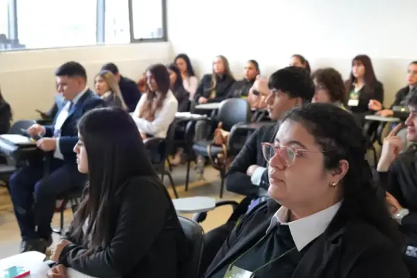 encuentro-8ED2D63D2-EBCD-A59A-8FB7-F7024D86BF86.webp